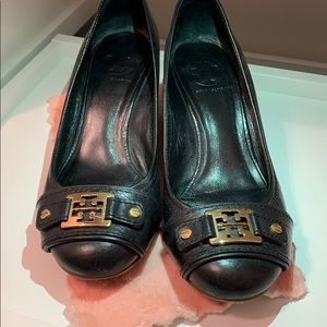 Tory Burch size 6 wedge